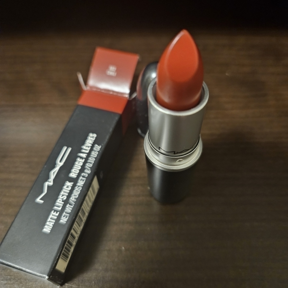 MAC Matte Lipstick in Chili (NIB)